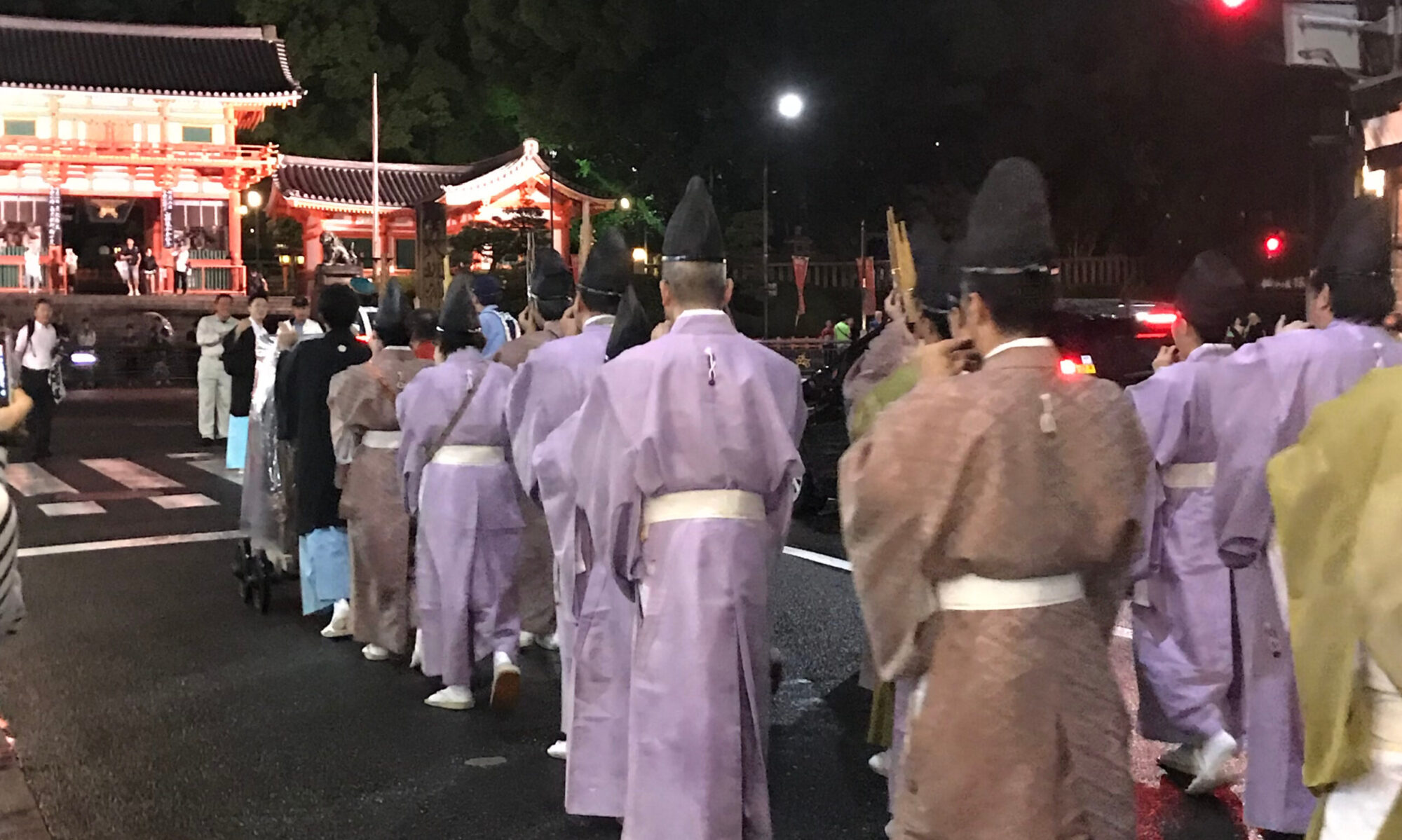 令和四年　八坂神社本殿国宝指定を奉祝しての提灯行列での宮本組雅楽班奉楽
